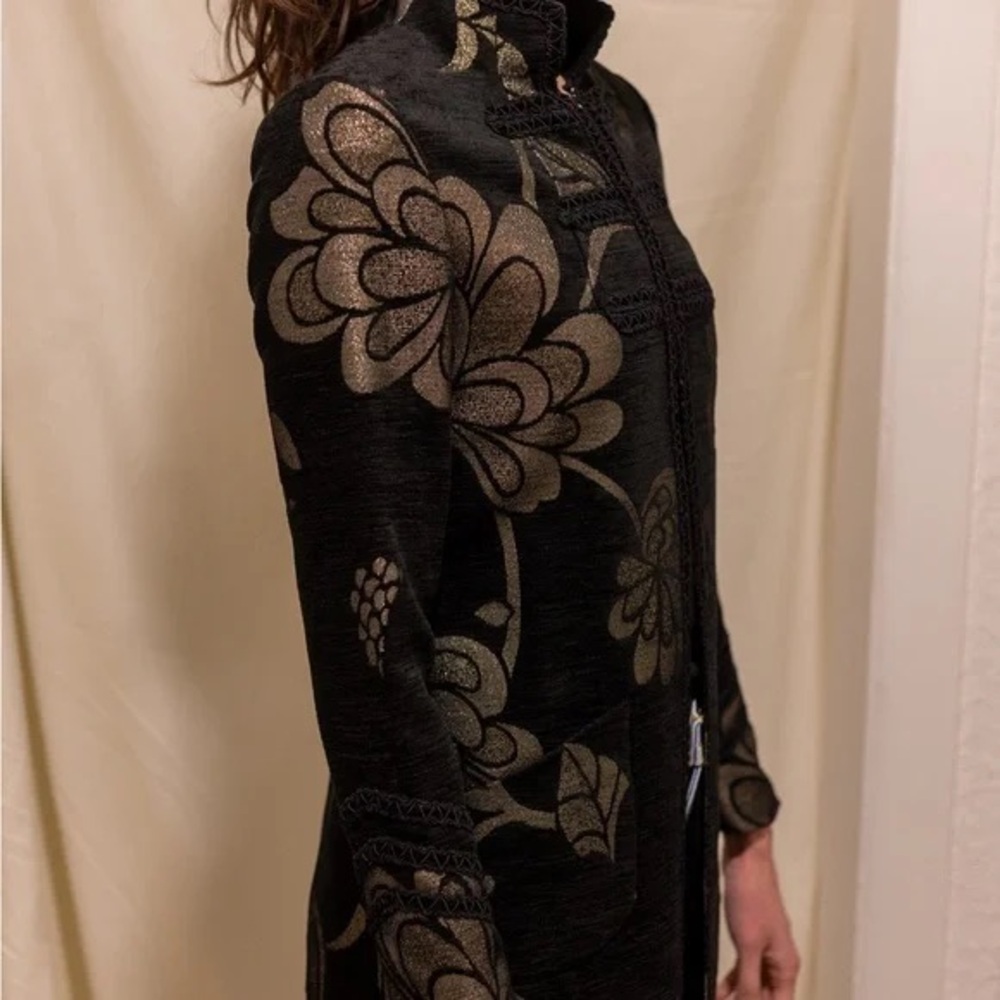 Badgley Mischka Black and Gold Textured Jacket